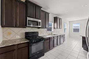 10015 Chase Ct, Baytown, TX 77521 - Photo 5