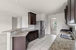 10015 Chase Ct, Baytown, TX 77521 - Photo 3