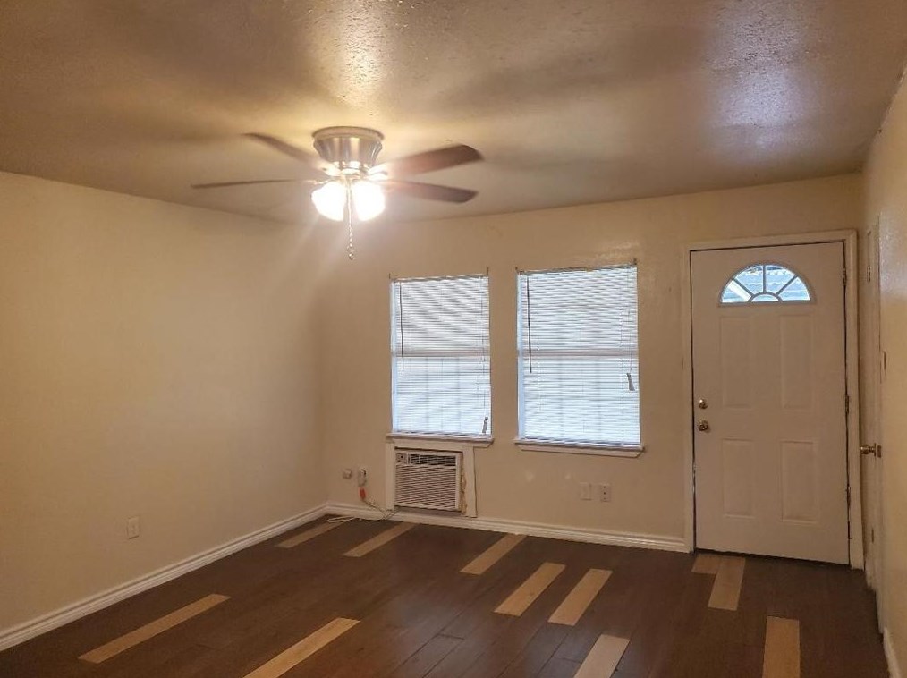 5411 Windemere St, Houston TX  77033-2933 exterior