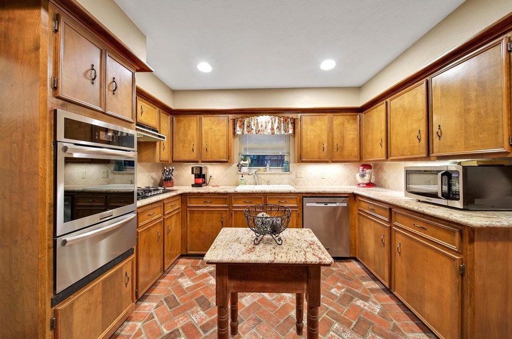 2107 Lazy Grv Dr, Humble TX 77339-3157 exterior