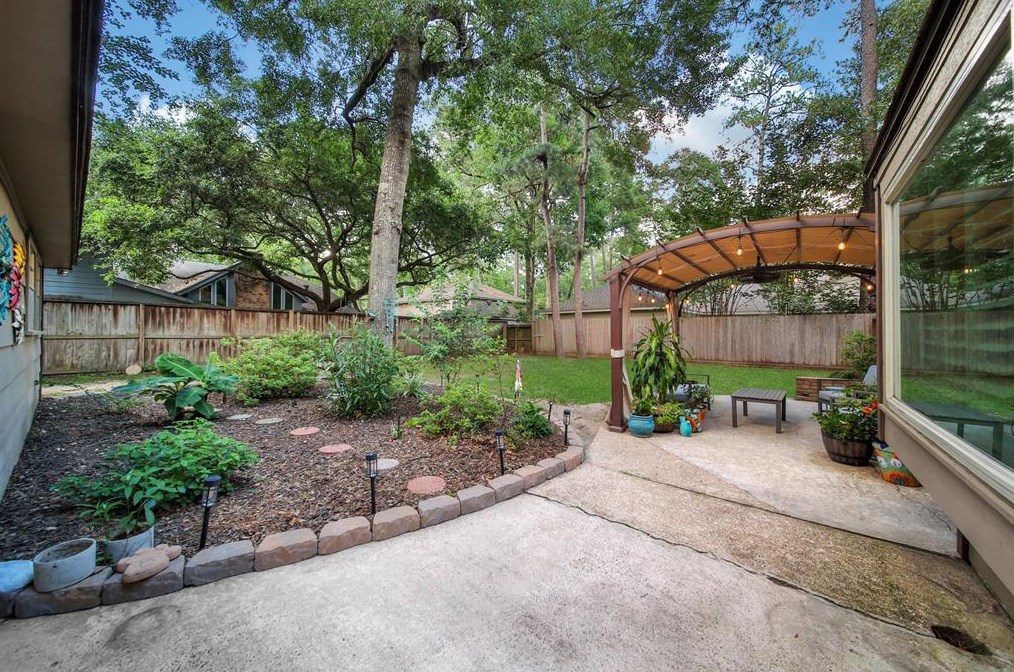 2107 Lazy Grv Dr, Humble TX 77339-3157 exterior