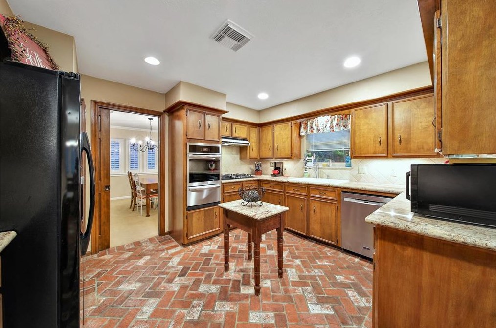 2107 Lazy Grv Dr, Humble TX 77339-3157 exterior