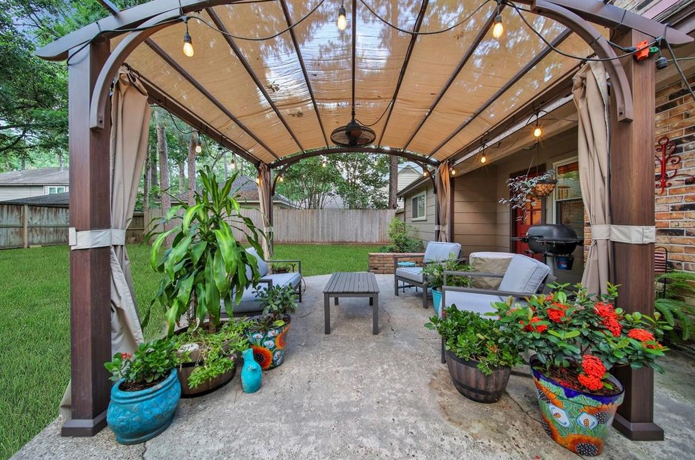 2107 Lazy Grv Dr, Humble TX 77339-3157 exterior