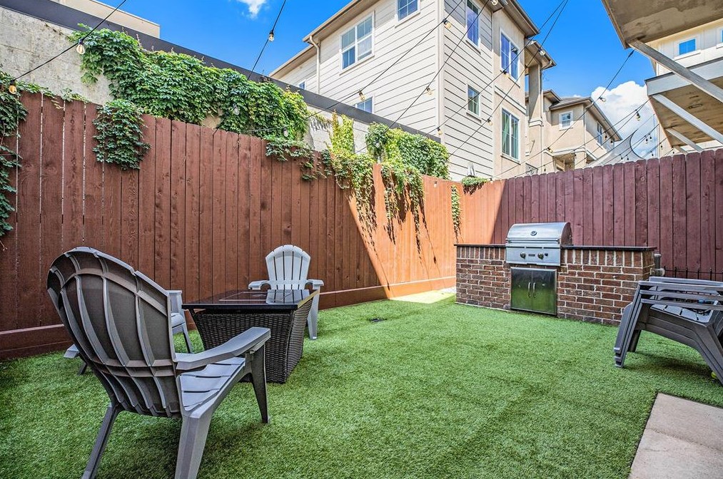 809 Knox St, Houston TX  77088-7931 exterior