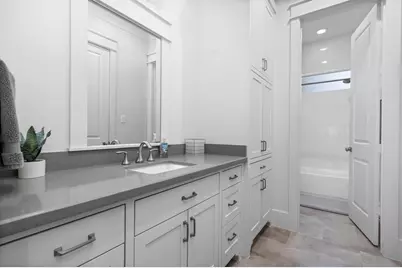 208 Aurora Street #B, Houston, TX 77008 - Photo 13