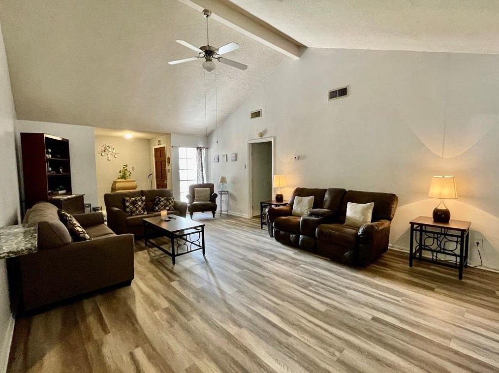 10814 Shannon Hills Dr, Houston TX  77099-1834 exterior