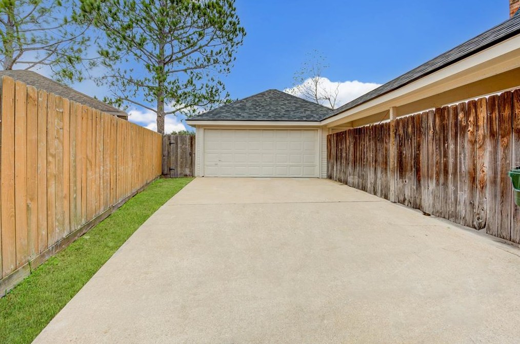 3422 Mesquite Dr, Sugar Land TX  77479-2701 exterior