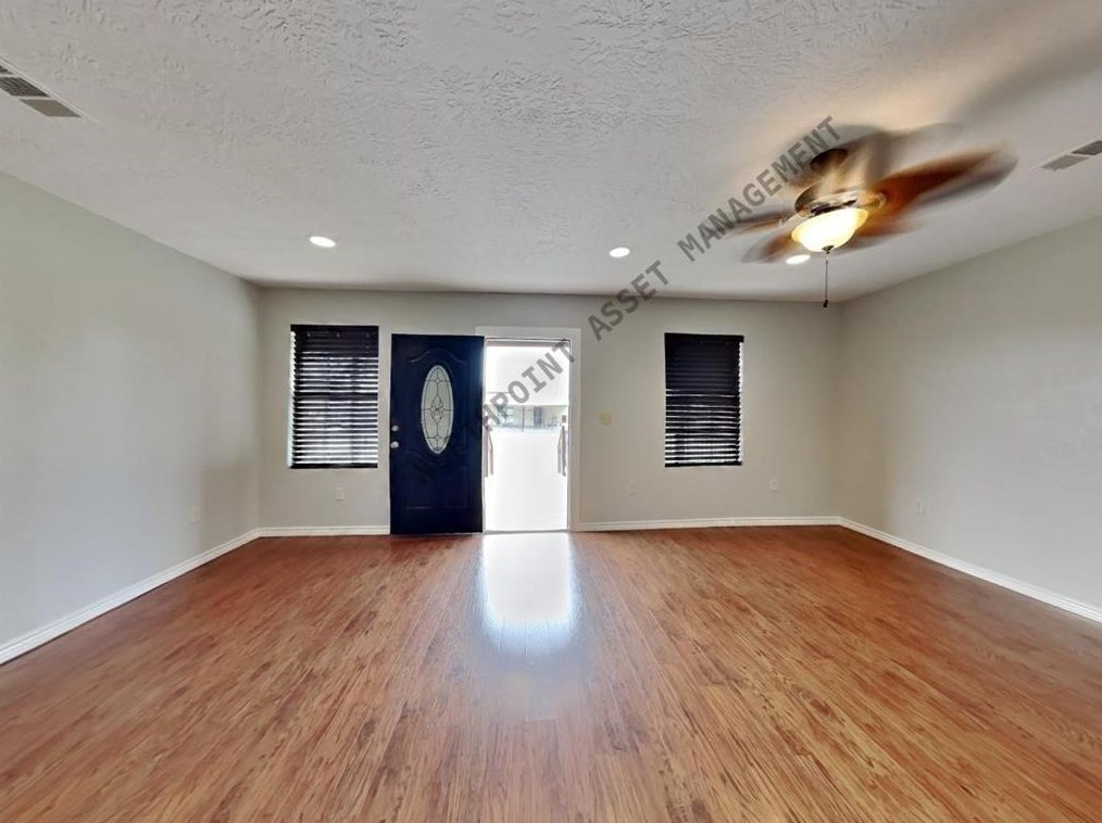 11807 Roandale Dr, Houston TX  77048-2561 exterior