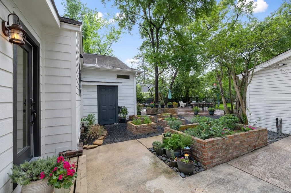 815 Curtin St, Houston TX  77018-4139 exterior