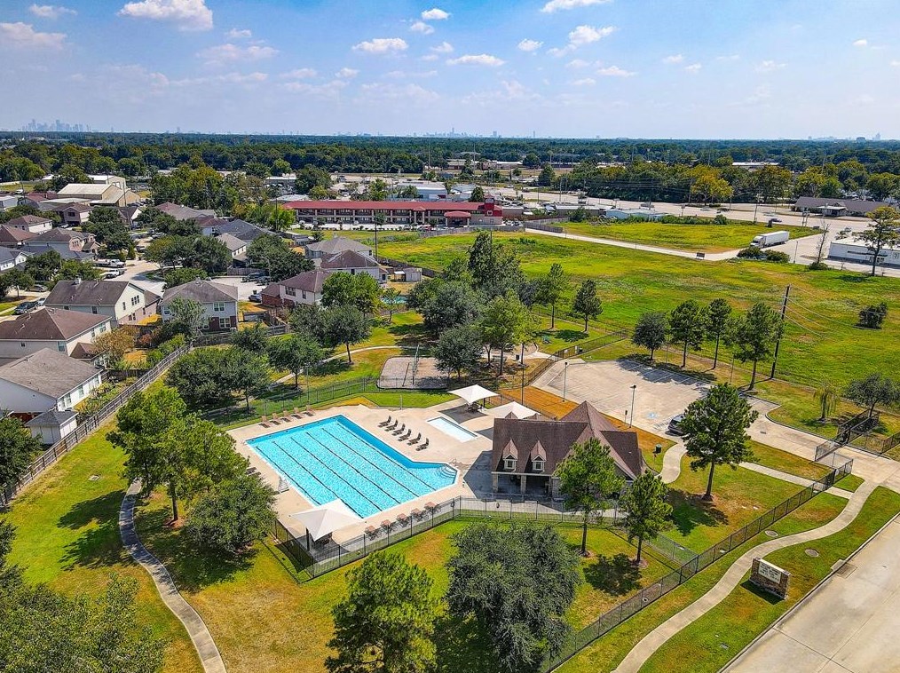 11731 Wren Xing Dr, Houston TX  77038-3615 exterior
