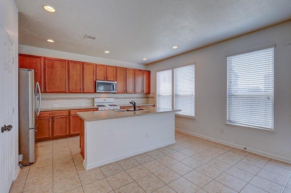 11731 Wren Xing Dr, Houston TX  77038-3615 exterior