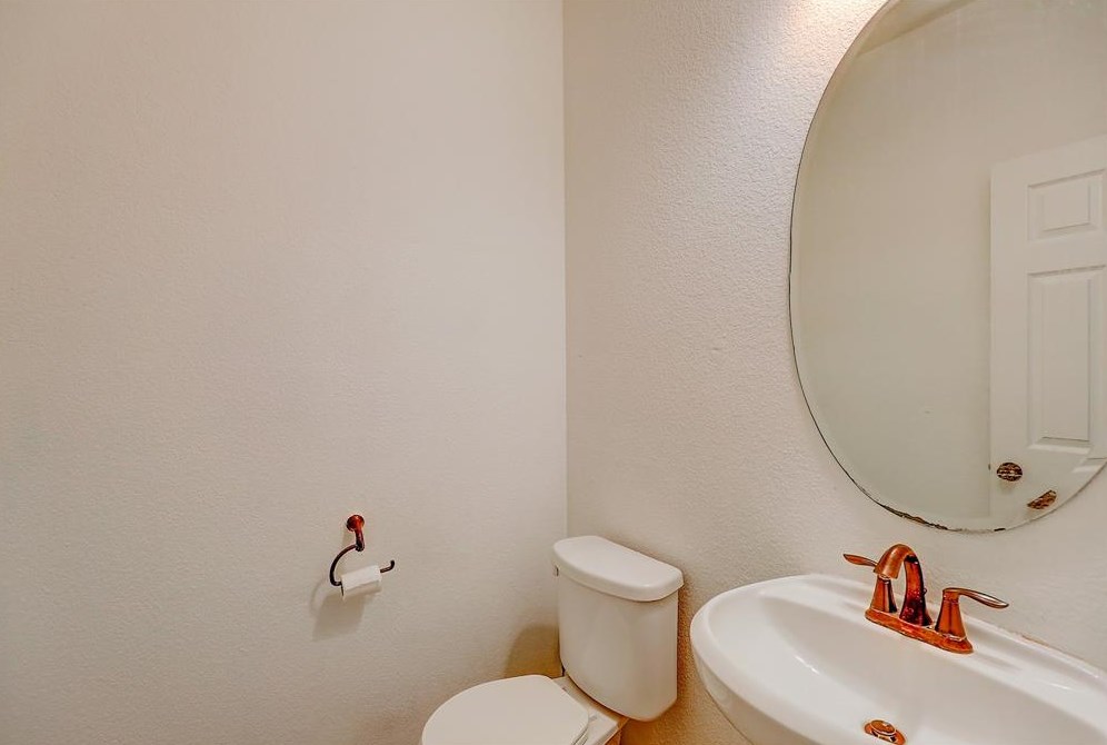 11731 Wren Xing Dr, Houston TX  77038-3615 exterior