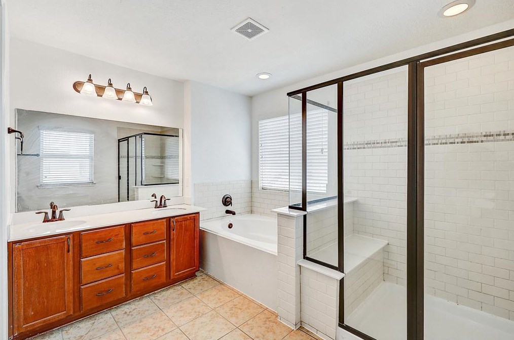 11731 Wren Xing Dr, Houston TX  77038-3615 exterior