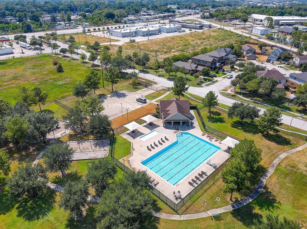 11731 Wren Xing Dr, Houston TX  77038-3615 exterior