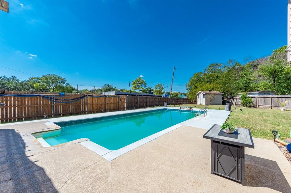 12250 Villa Lea Ln, Houston TX  77071-1216 exterior