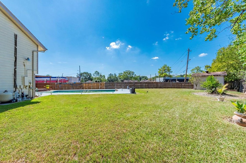 12250 Villa Lea Ln, Houston TX  77071-1216 exterior