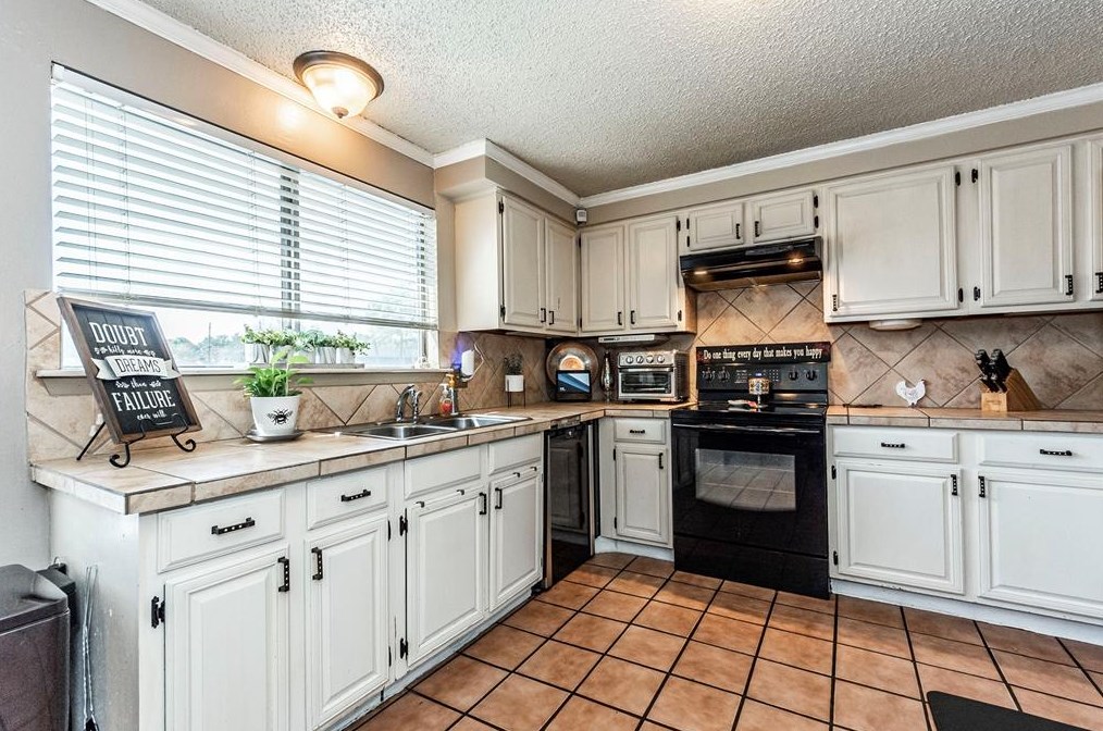 12250 Villa Lea Ln, Houston TX  77071-1216 exterior