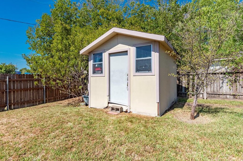 12250 Villa Lea Ln, Houston TX  77071-1216 exterior