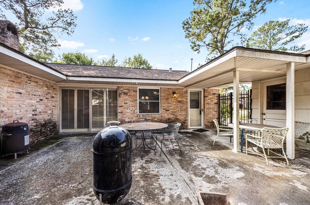 14130 Indian Wl Dr, Houston TX  77069-1315 exterior