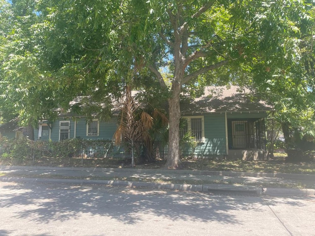 1142 Louise, Houston TX 77009-2958 exterior