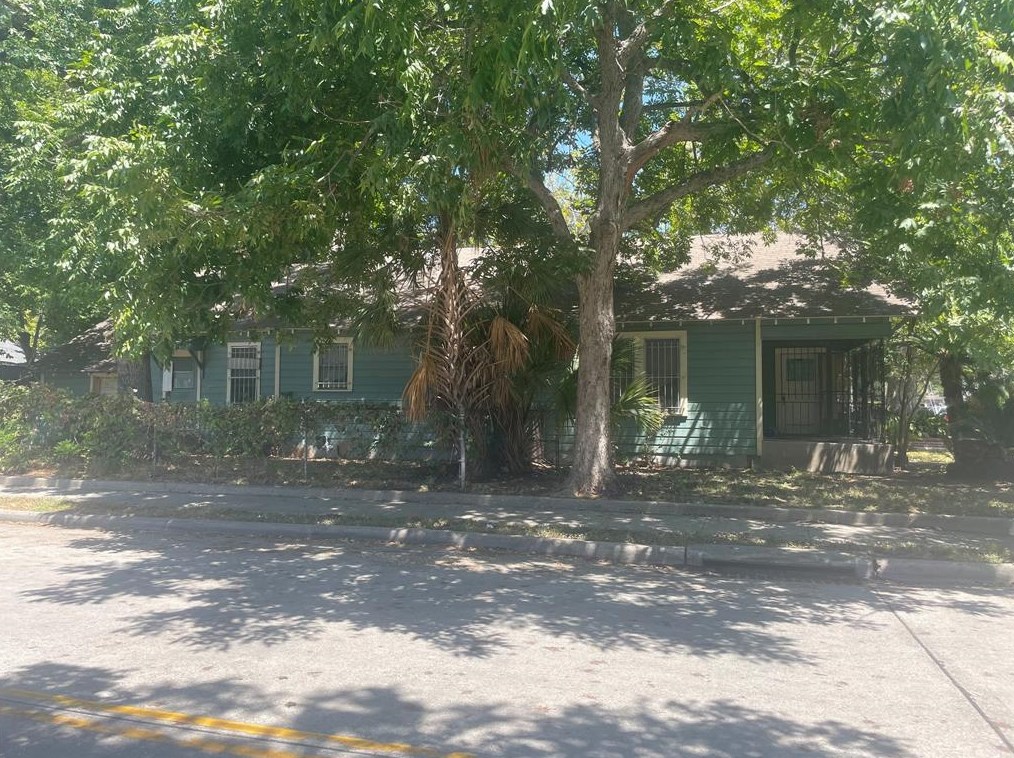 1142 Louise, Houston TX 77009-2958 exterior