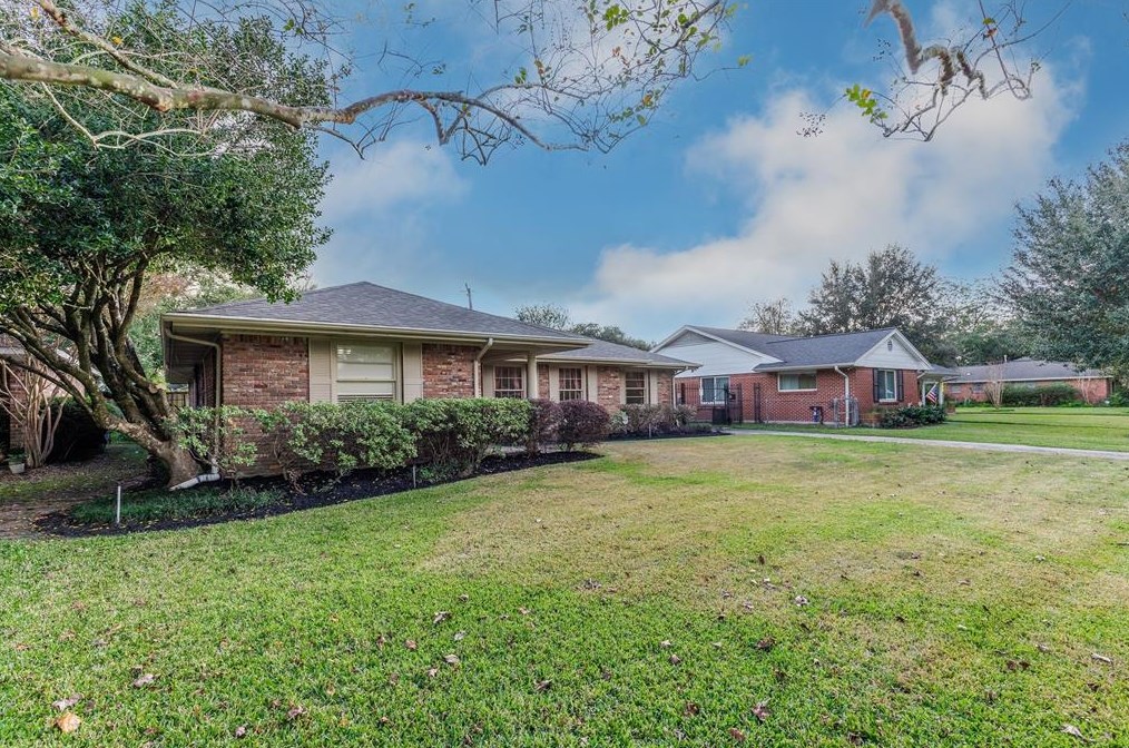 4625 Waycross Dr, Houston TX  77035-3723 exterior