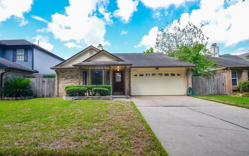 2022 Creekshire Dr, Sugar Land TX  77478-5210 exterior