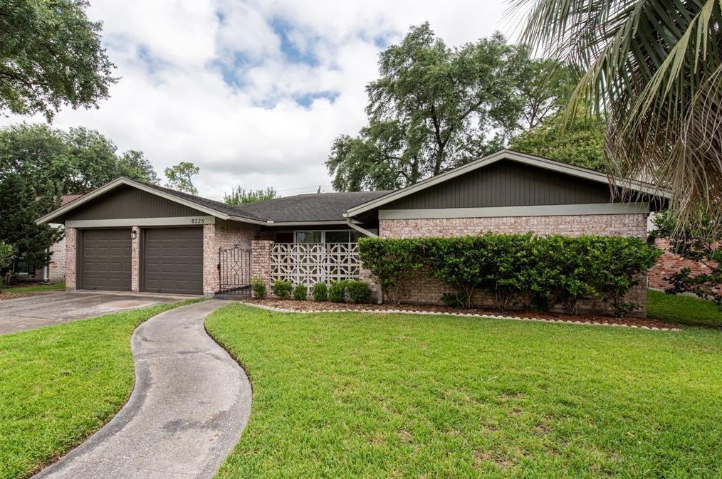 8326 Leader St, Houston TX  77036-5628 exterior