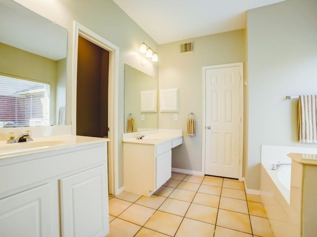 8931 Aber Trl Ct, Houston TX  exterior