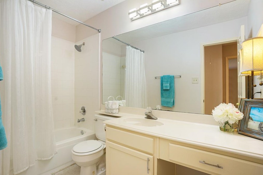 806 Orchard Peak Ct, Houston TX  77062-2167 exterior