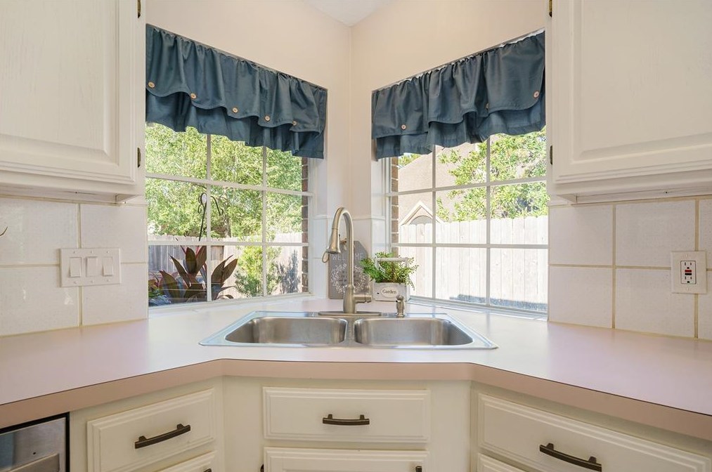 806 Orchard Peak Ct, Houston TX  77062-2167 exterior