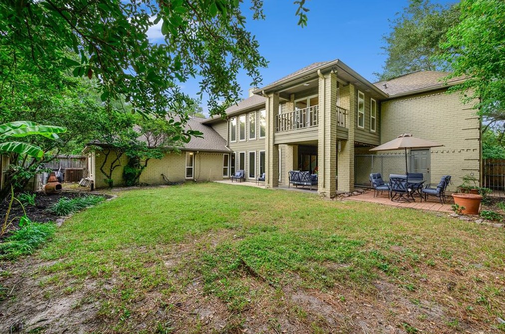 5707 Vestavia Dr, Houston TX  77069-2638 exterior