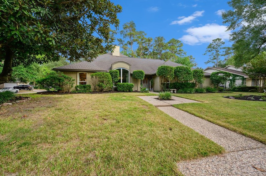 5707 Vestavia Dr, Houston TX  77069-2638 exterior