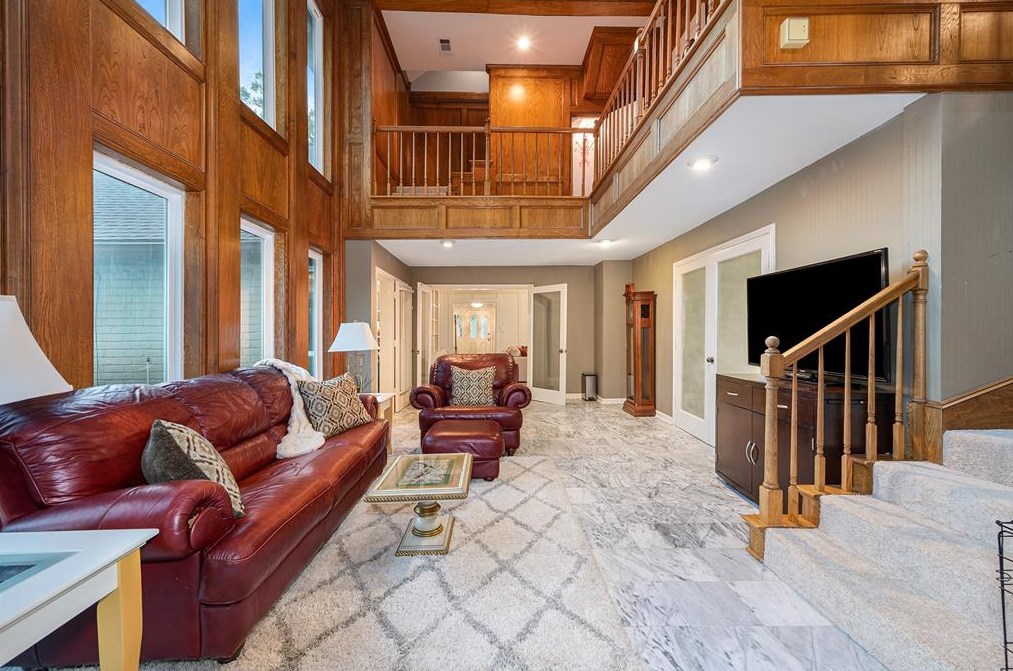 5707 Vestavia Dr, Houston TX  77069-2638 exterior