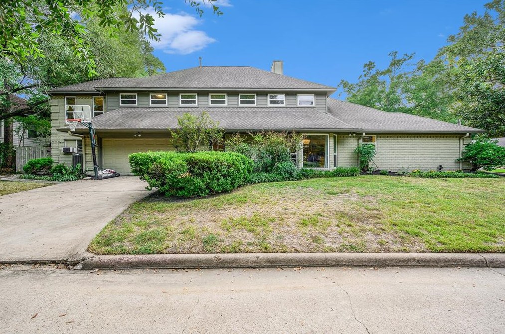 5707 Vestavia Dr, Houston TX  77069-2638 exterior
