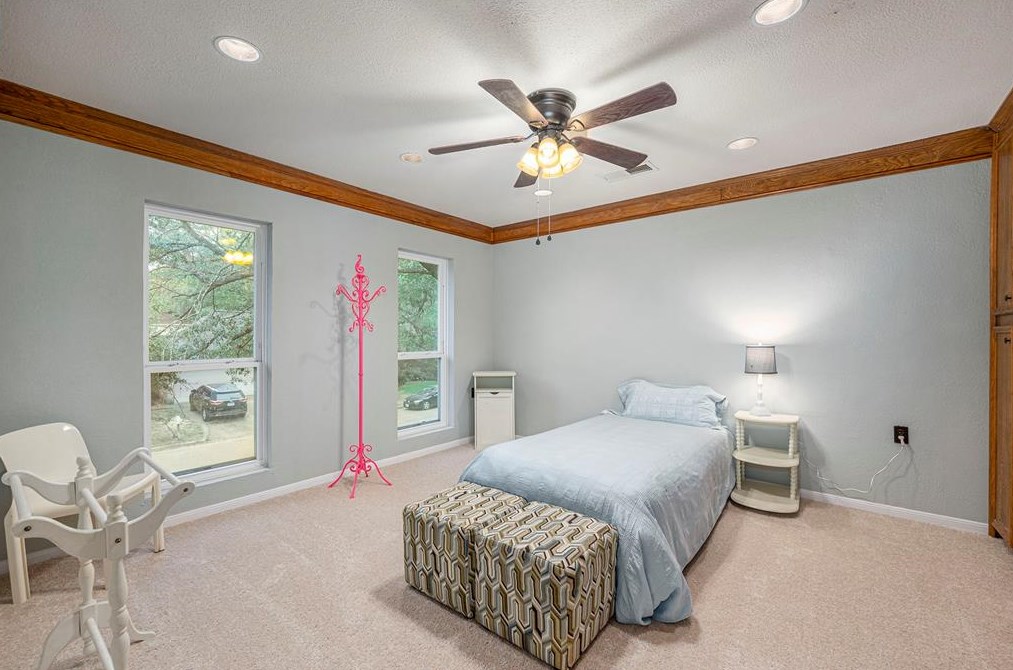 5707 Vestavia Dr, Houston TX  77069-2638 exterior