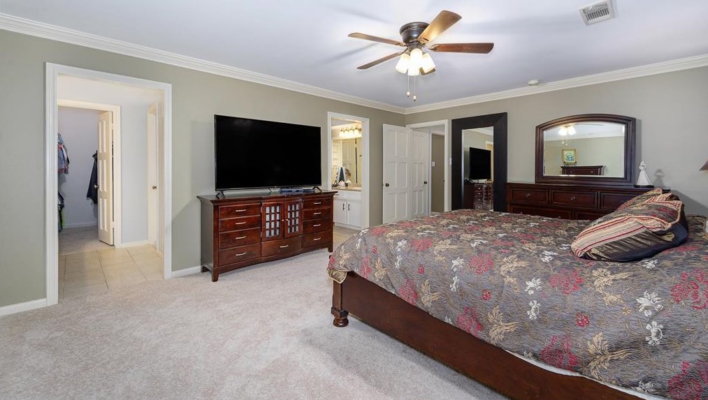 5707 Vestavia Dr, Houston TX  77069-2638 exterior