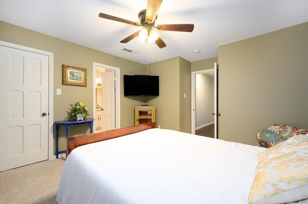 5707 Vestavia Dr, Houston TX  77069-2638 exterior