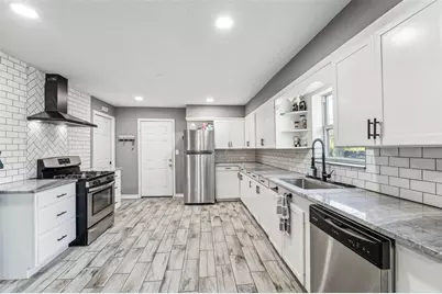 9330 E Avenue L, Houston, TX 77012 - Photo 5