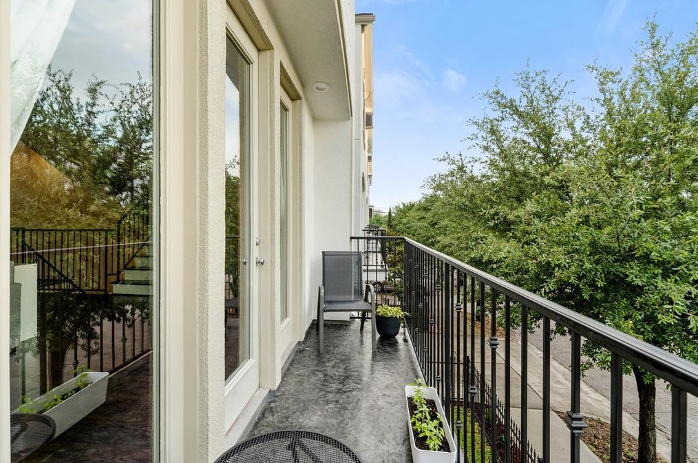 1512 Johnson St, Houston TX 77007-2916 exterior