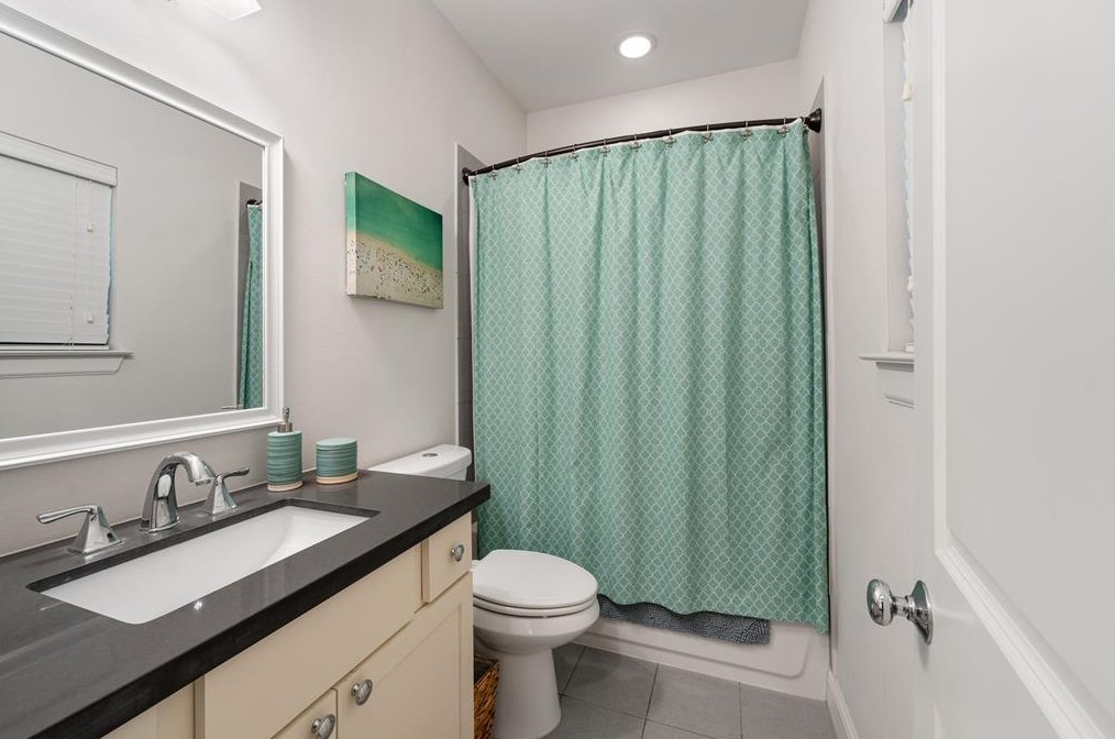 1512 Johnson St, Houston TX 77007-2916 exterior