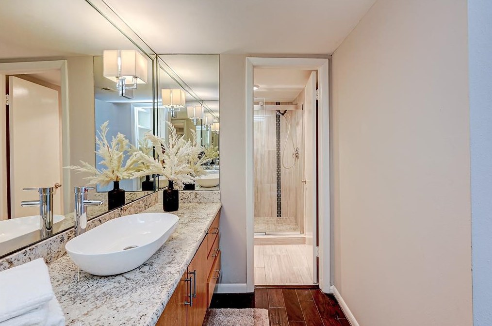 2321 Steel St, Houston TX  77098-5630 exterior