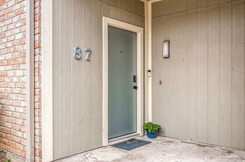8100 Cambridge St, Houston TX  77054-3171 exterior