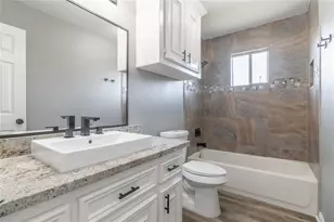 725 10th St, Dickinson, TX 77539 - Photo 13