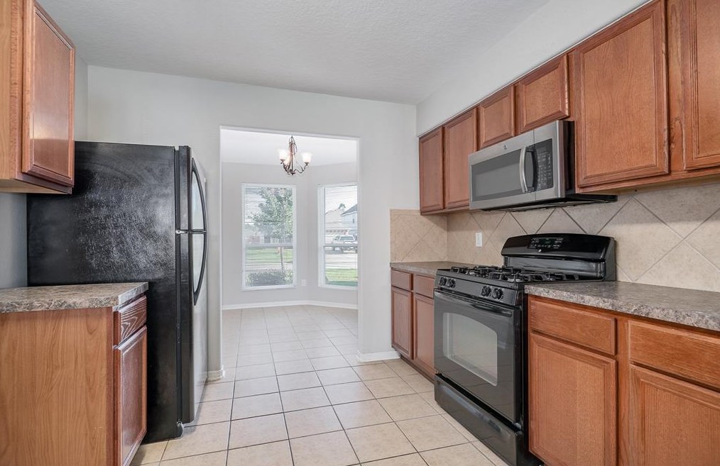 9820 Hyacinth Way, Conroe TX  77385-8109 exterior