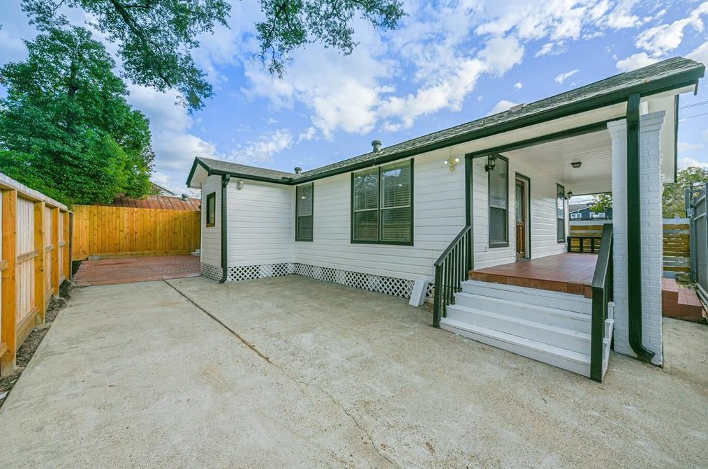 1106 Ashland St, Houston TX  77008-6738 exterior