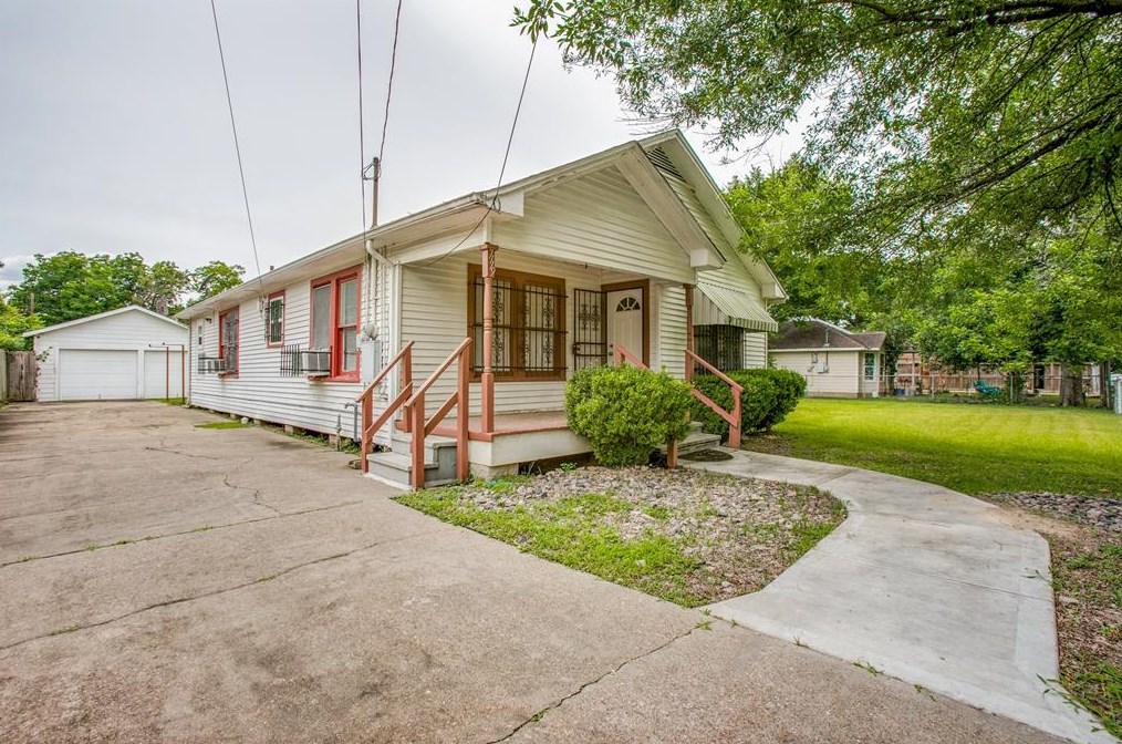 7119 Farnsworth St, Houston TX  77022-4449 exterior