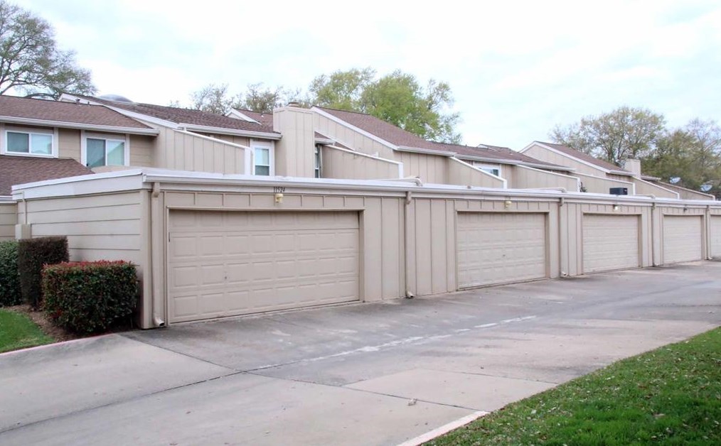 11526 Village Place Dr, Houston TX  77077-6739 exterior