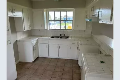 306 Tennyson Street, San Leon, TX 77539 - Photo 5