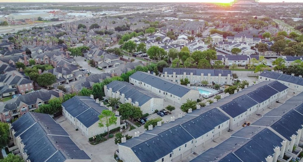 2806 Holly Hall St, Houston TX  77054-4129 exterior